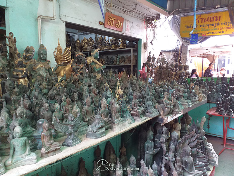 amulet market thailand statues