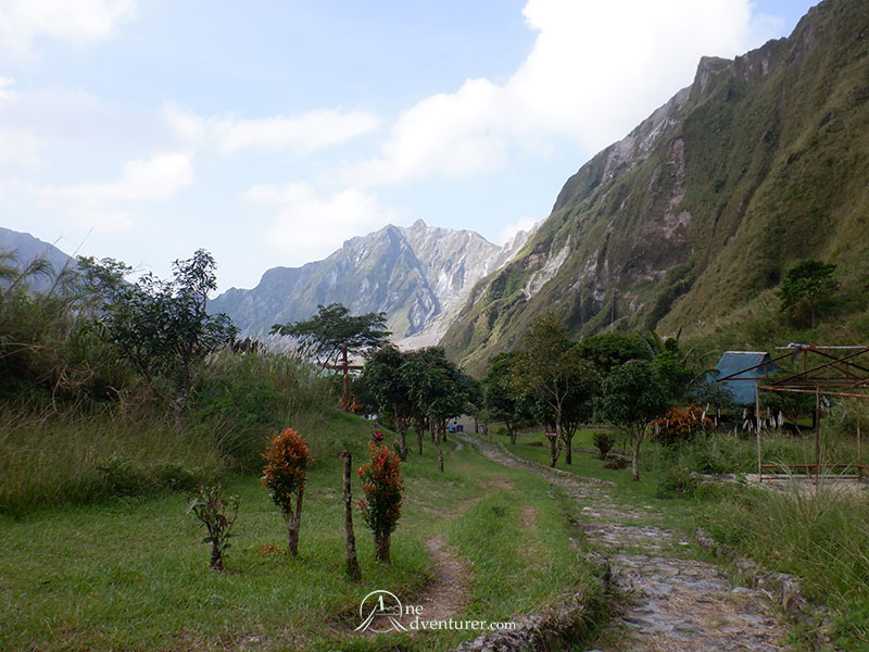 mt pinatubo one adventurer route to crater lake